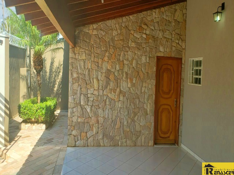 Casa com 3 quartos à venda — foto 2 de 26
