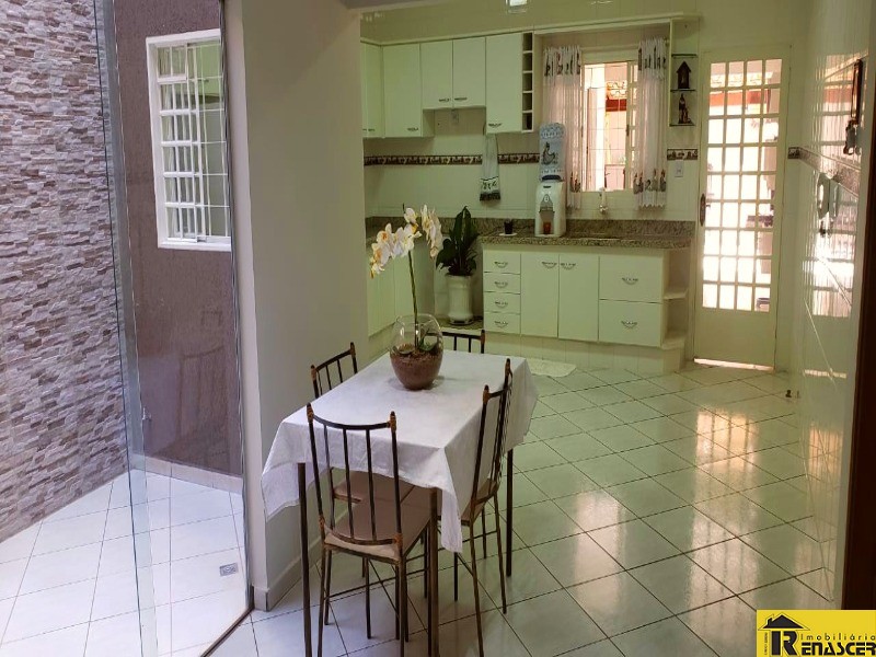 Casa com 3 quartos à venda — foto 8 de 26
