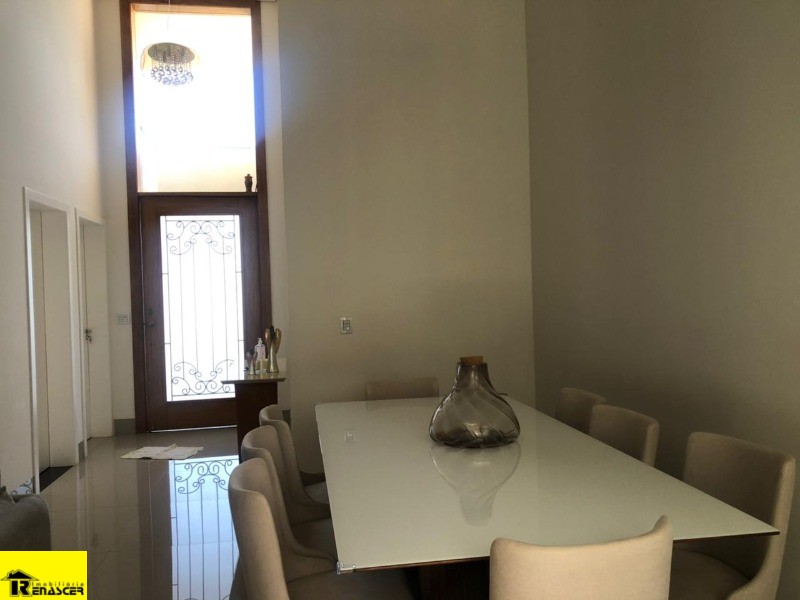 Casa de Condomínio com 3 quartos à venda, 210m² — foto 2 de 26