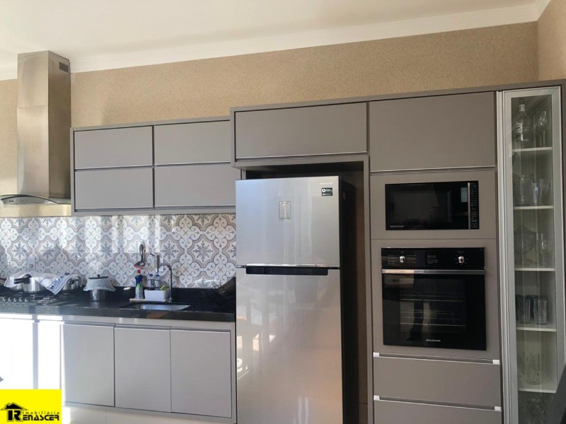 Casa de Condomínio com 3 quartos à venda, 210m² — foto 8 de 26