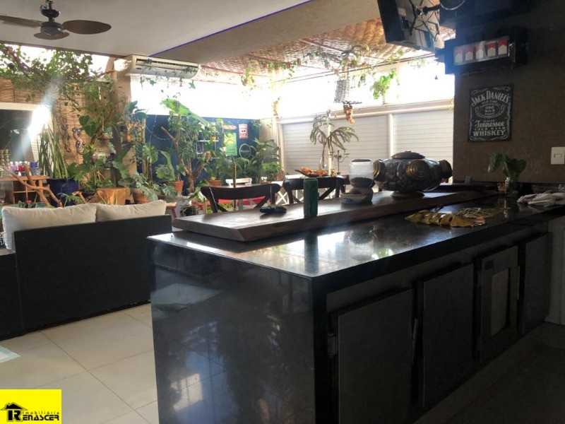 Casa de Condomínio com 3 quartos à venda, 255m² — foto 2 de 18