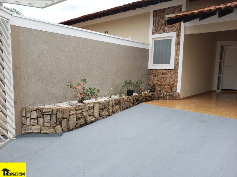 Casa com 3 quartos à venda, 220m² — foto 2 de 24