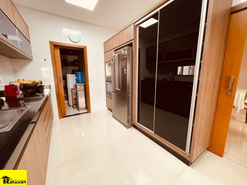 Casa de Condomínio com 3 quartos à venda, 270m² — foto 26 de 35