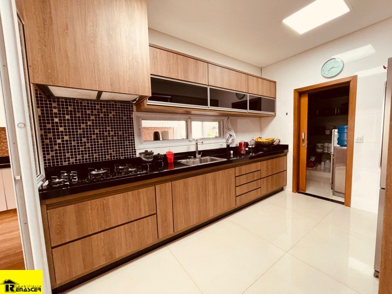 Casa de Condomínio com 3 quartos à venda, 270m² — foto 30 de 35