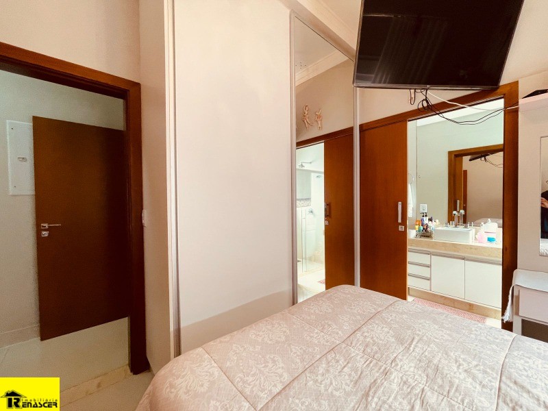 Casa de Condomínio com 3 quartos à venda, 270m² — foto 24 de 35
