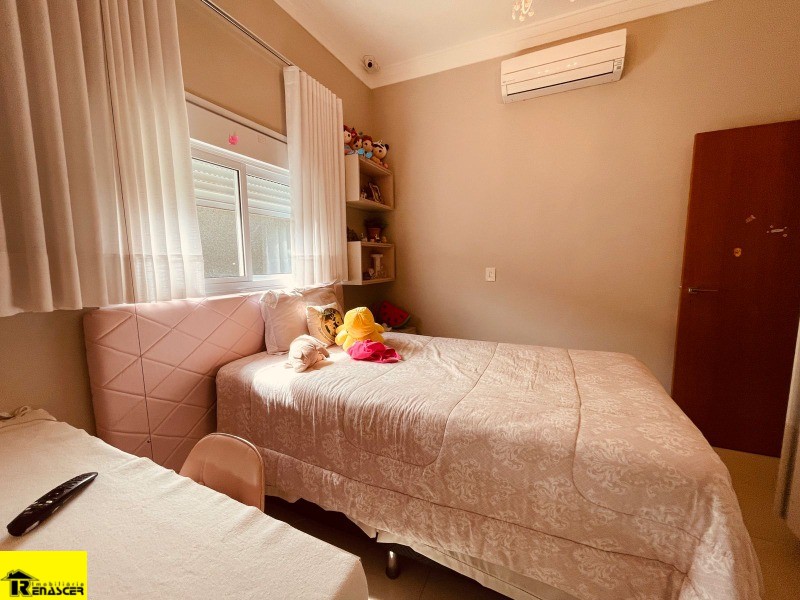 Casa de Condomínio com 3 quartos à venda, 270m² — foto 25 de 35