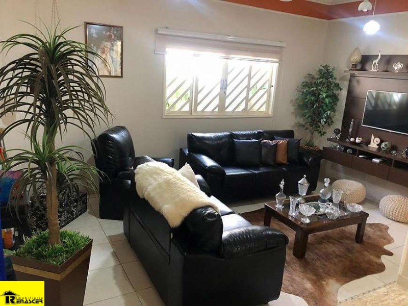 Casa com 3 quartos à venda — foto 1 de 19