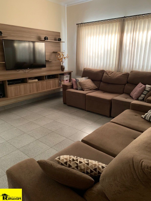 Casa com 3 quartos à venda, 150m² — foto 1 de 21