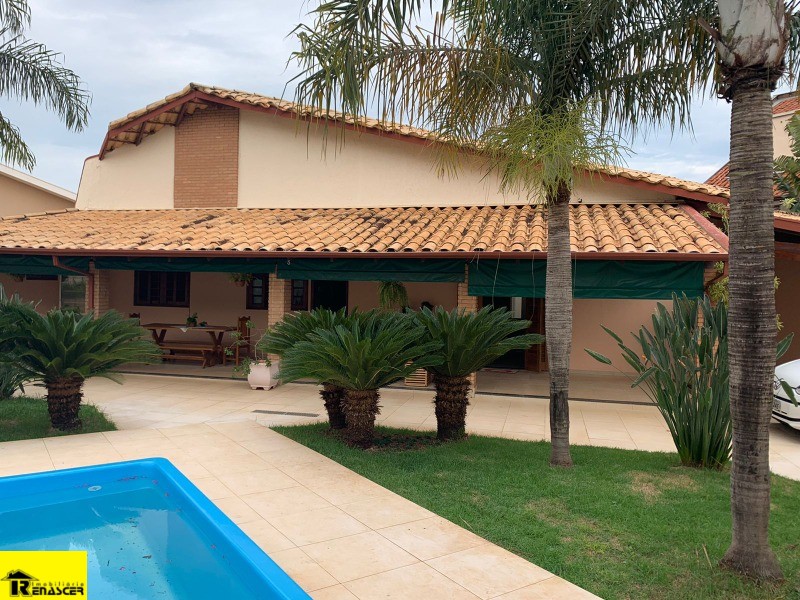 Casa com 3 quartos à venda, 250m² — foto 1 de 13