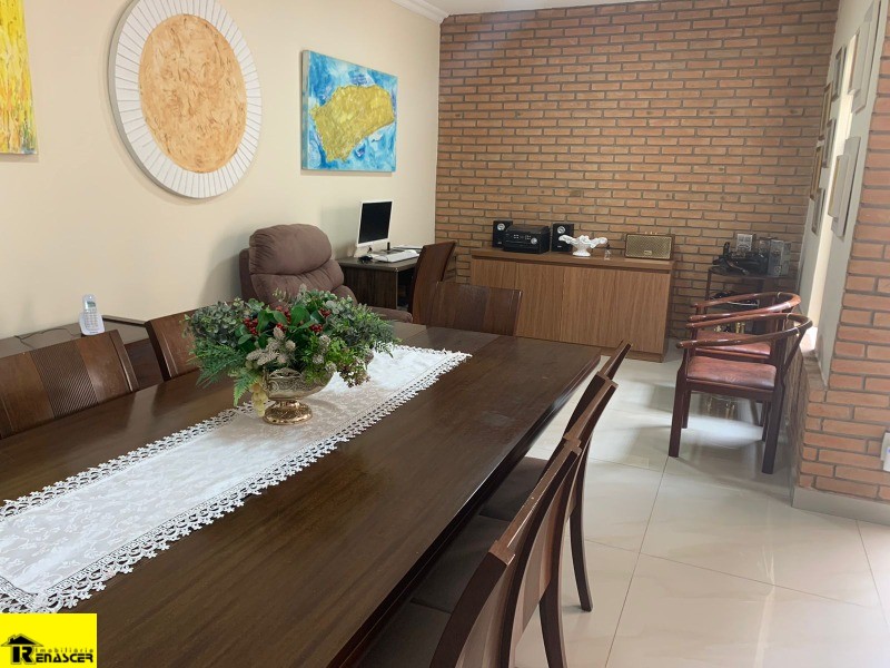 Casa com 3 quartos à venda, 250m² — foto 4 de 13