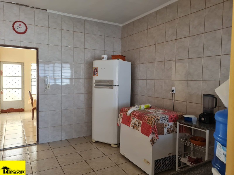 Casa com 3 quartos à venda, 220m² — foto 4 de 6