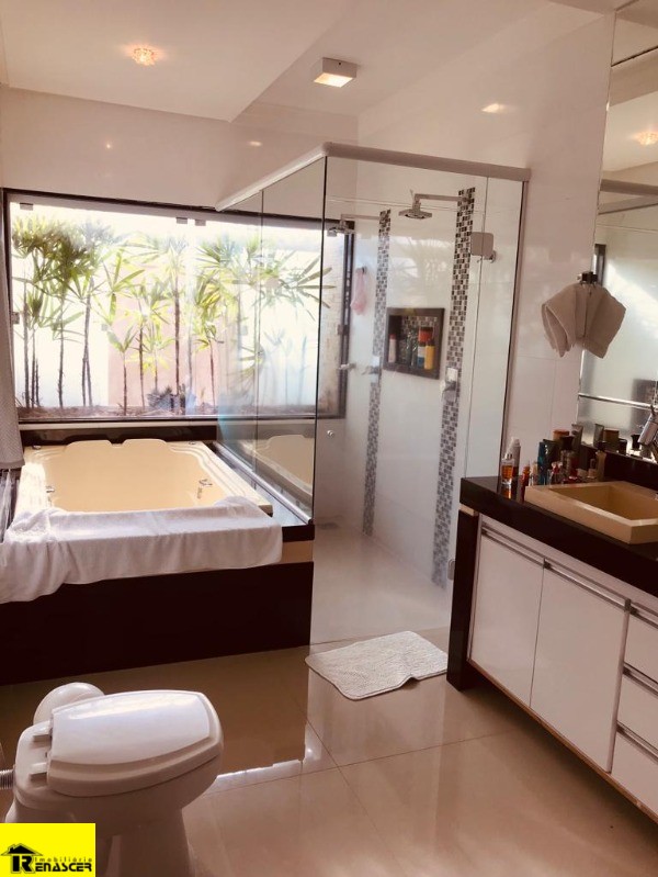 Casa de Condomínio com 3 quartos à venda, 225m² — foto 13 de 19