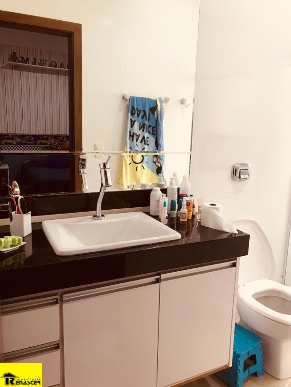 Casa de Condomínio com 3 quartos à venda, 225m² — foto 14 de 19
