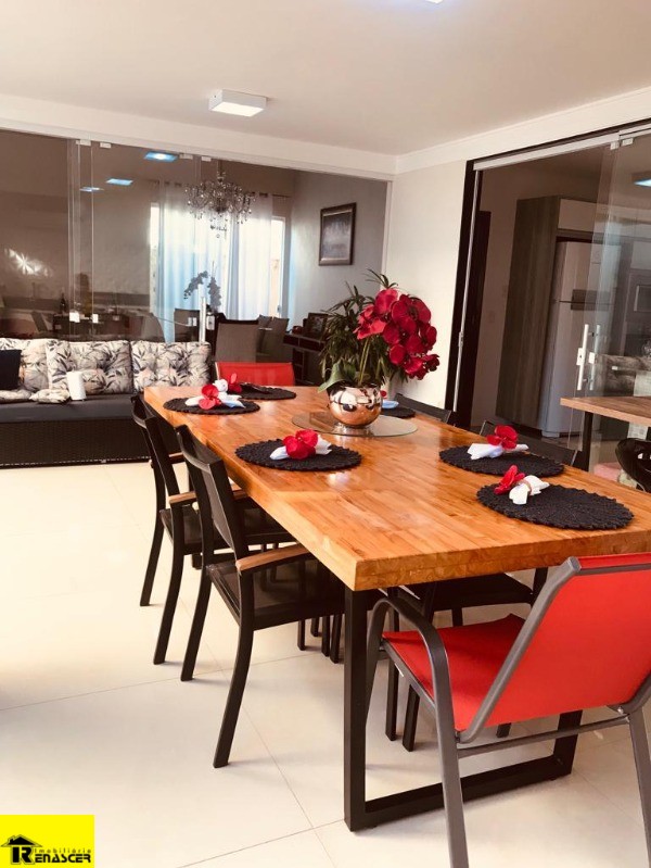 Casa de Condomínio com 3 quartos à venda, 225m² — foto 5 de 19