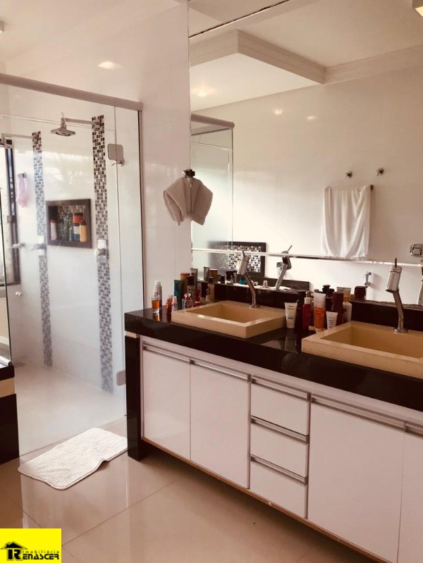 Casa de Condomínio com 3 quartos à venda, 225m² — foto 12 de 19