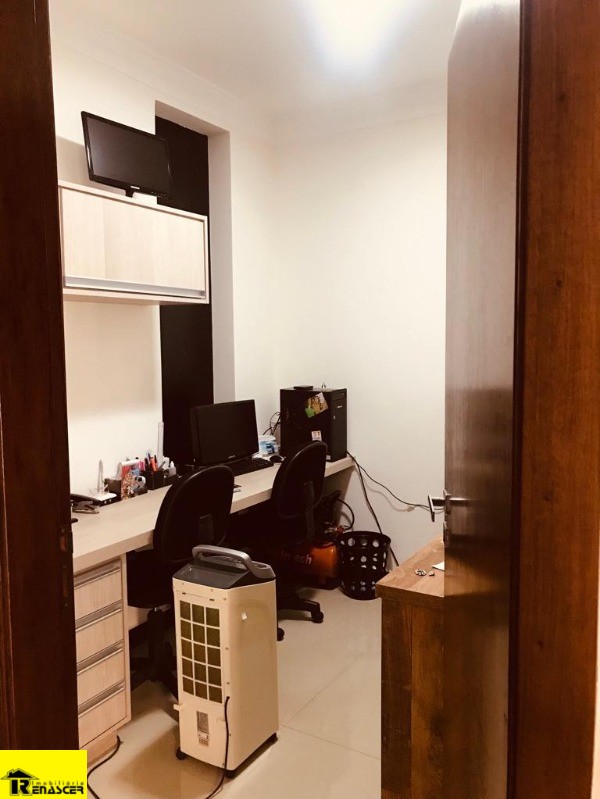 Casa de Condomínio com 3 quartos à venda, 225m² — foto 18 de 19