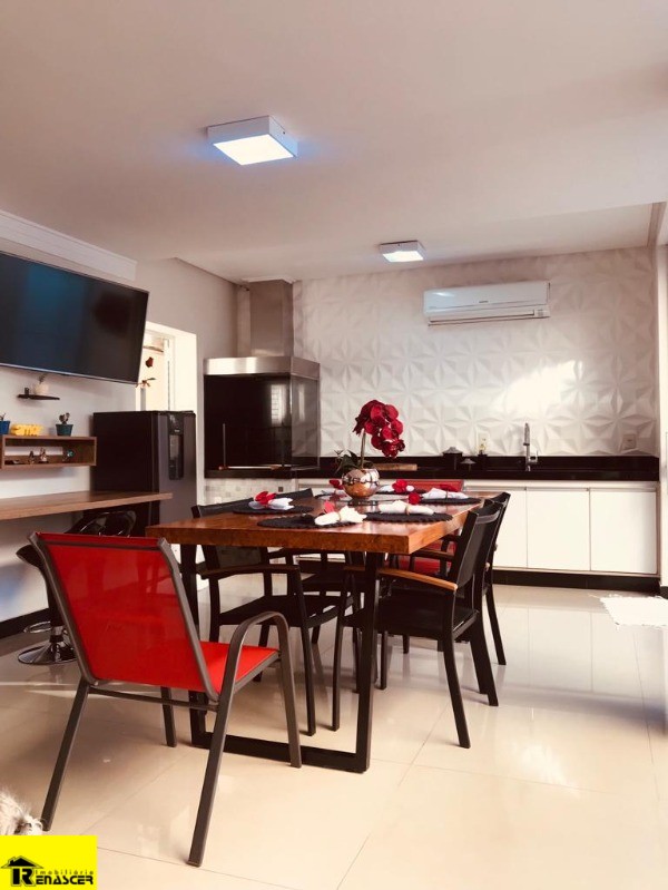 Casa de Condomínio com 3 quartos à venda, 225m² — foto 6 de 19