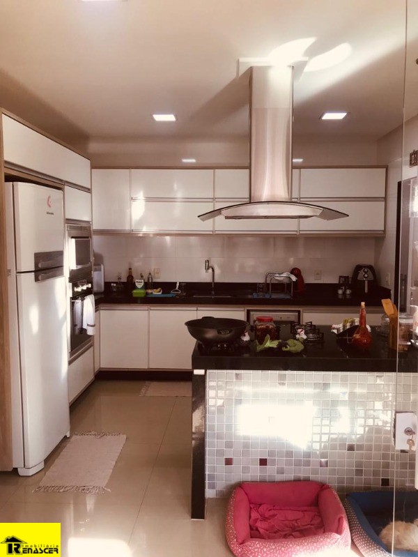 Casa de Condomínio com 3 quartos à venda, 225m² — foto 4 de 19