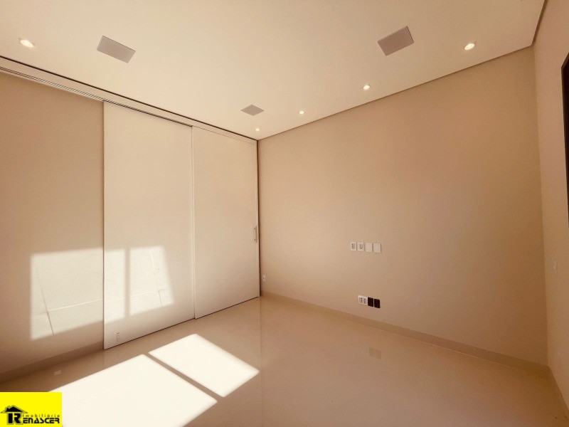 Casa de Condomínio com 3 quartos à venda, 400m² — foto 18 de 32
