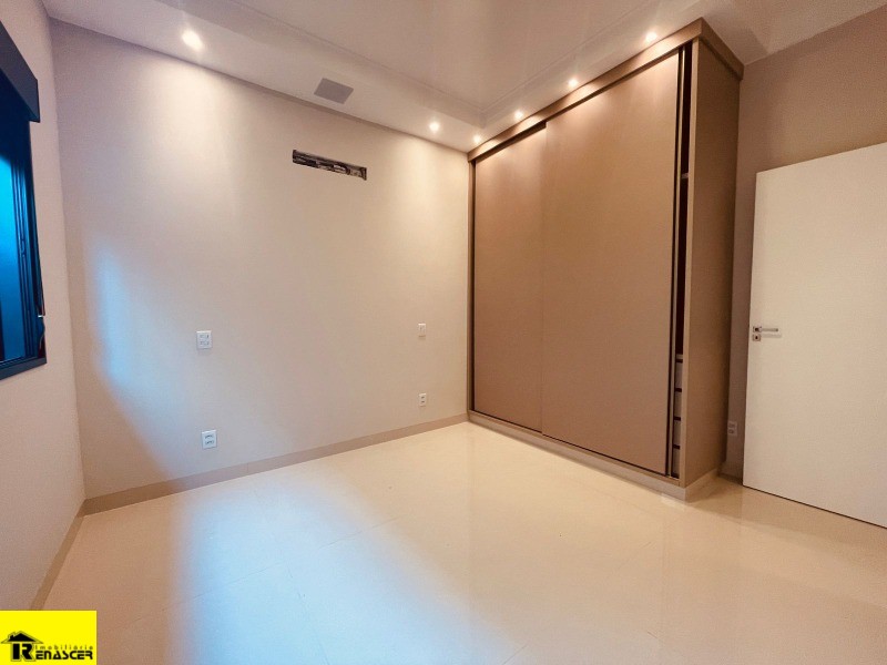 Casa de Condomínio com 3 quartos à venda, 400m² — foto 22 de 32