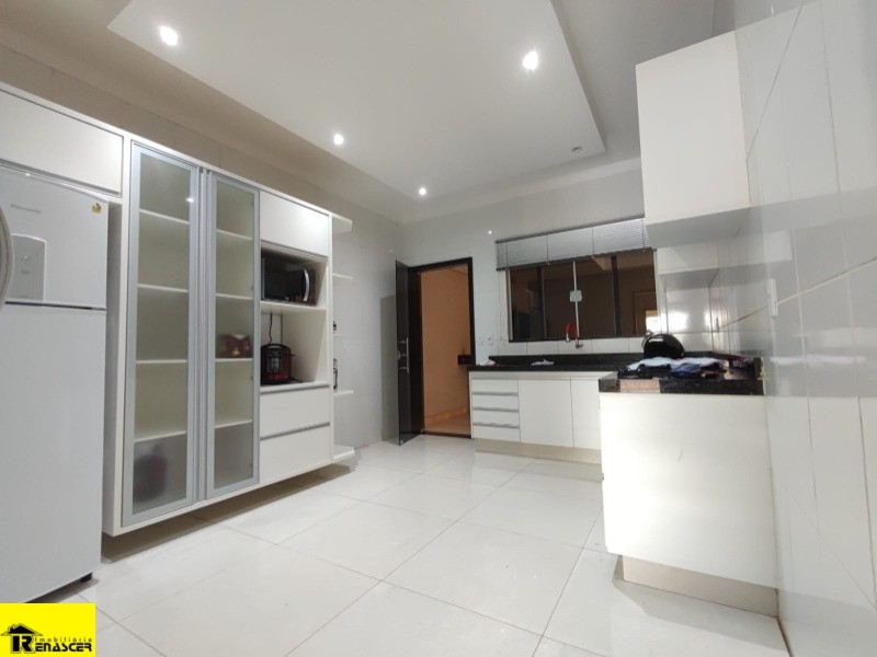 Casa com 3 quartos à venda, 200m² — foto 1 de 25