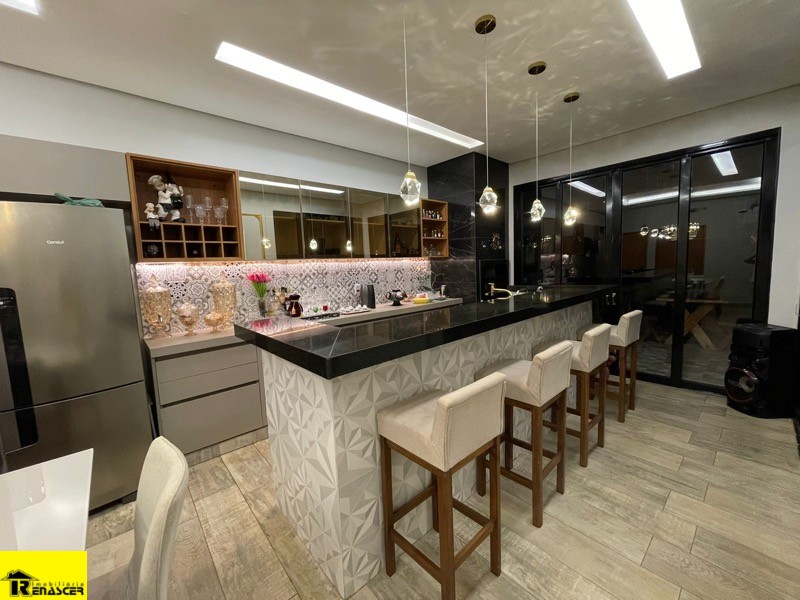 Casa com 3 quartos à venda, 159m² — foto 1 de 33