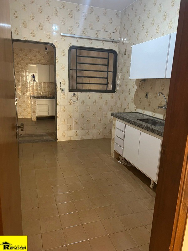 Casa com 3 quartos à venda, 180m² — foto 8 de 39