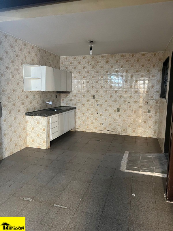 Casa com 3 quartos à venda, 180m² — foto 11 de 39