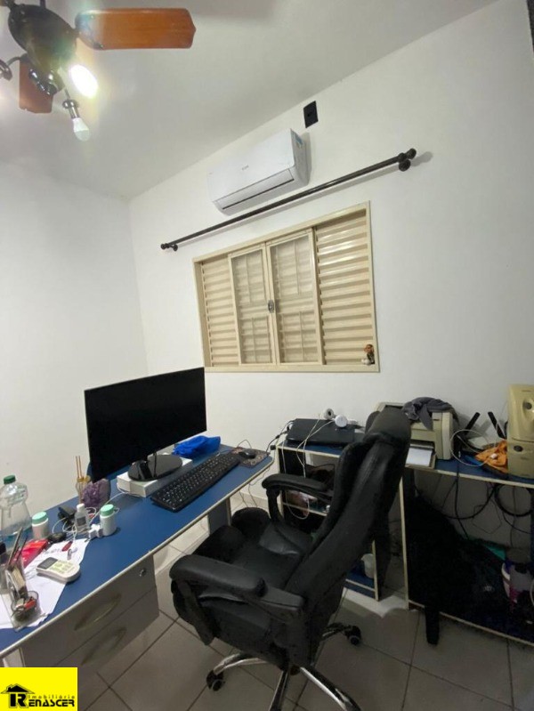 Casa com 3 quartos à venda, 200m² — foto 18 de 24