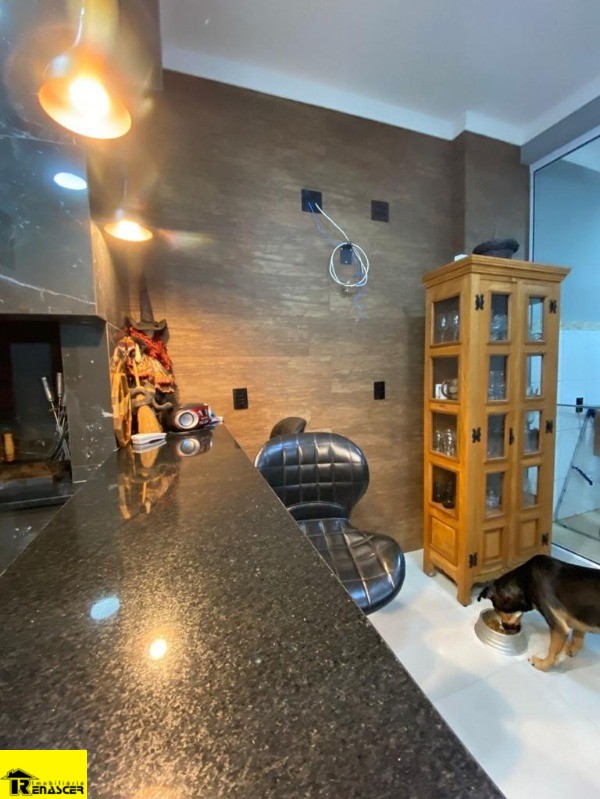 Casa com 3 quartos à venda, 200m² — foto 8 de 24