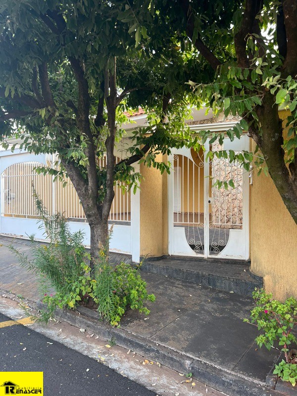 Casa com 3 quartos à venda, 180m² — foto 2 de 39