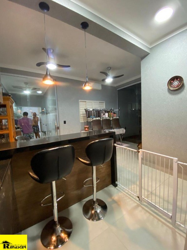 Casa com 3 quartos à venda, 200m² — foto 4 de 24
