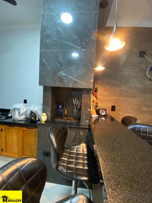 Casa com 3 quartos à venda, 200m² — foto 13 de 24