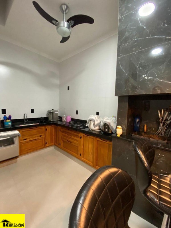 Casa com 3 quartos à venda, 200m² — foto 9 de 24