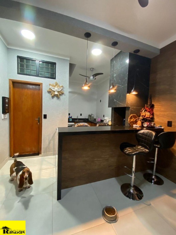 Casa com 3 quartos à venda, 200m² — foto 3 de 24