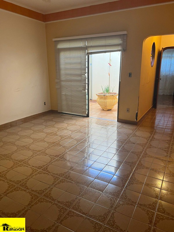 Casa com 3 quartos à venda, 180m² — foto 10 de 39