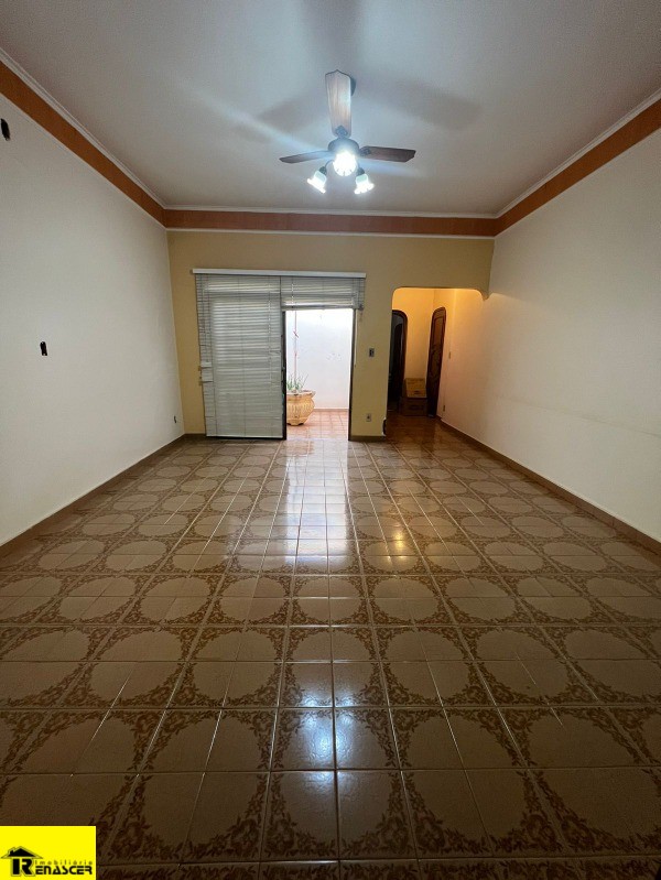 Casa com 3 quartos à venda, 180m² — foto 35 de 39