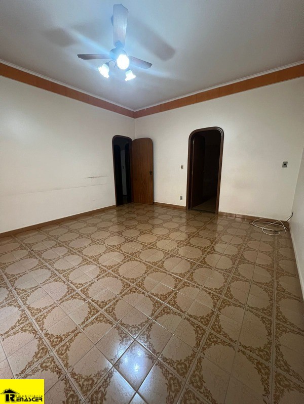 Casa com 3 quartos à venda, 180m² — foto 32 de 39