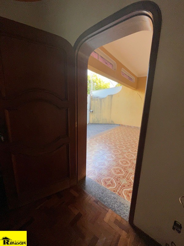 Casa com 3 quartos à venda, 180m² — foto 34 de 39