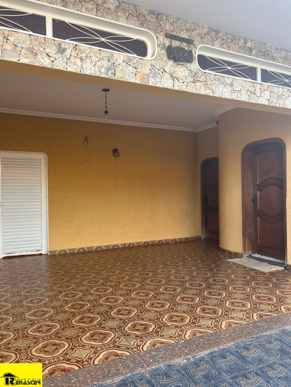 Casa com 3 quartos à venda, 180m² — foto 3 de 39