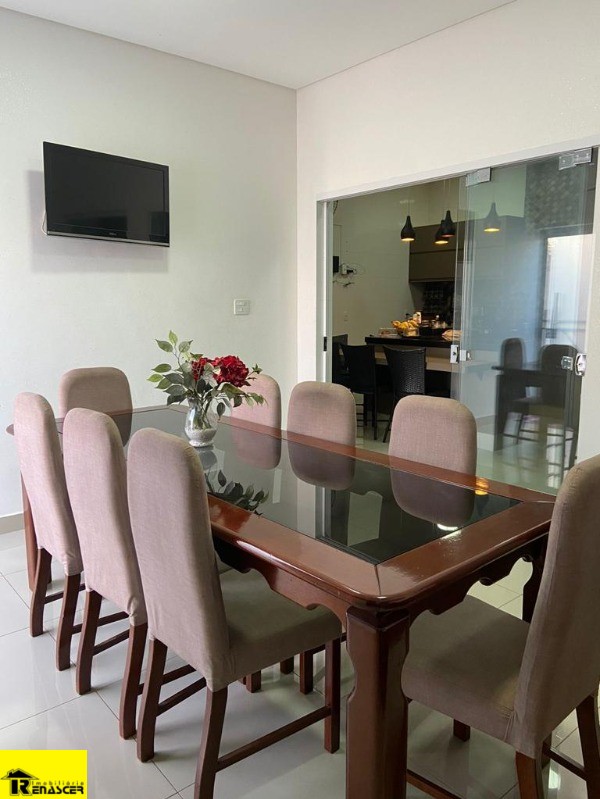 Casa com 4 quartos à venda, 240m² — foto 2 de 17