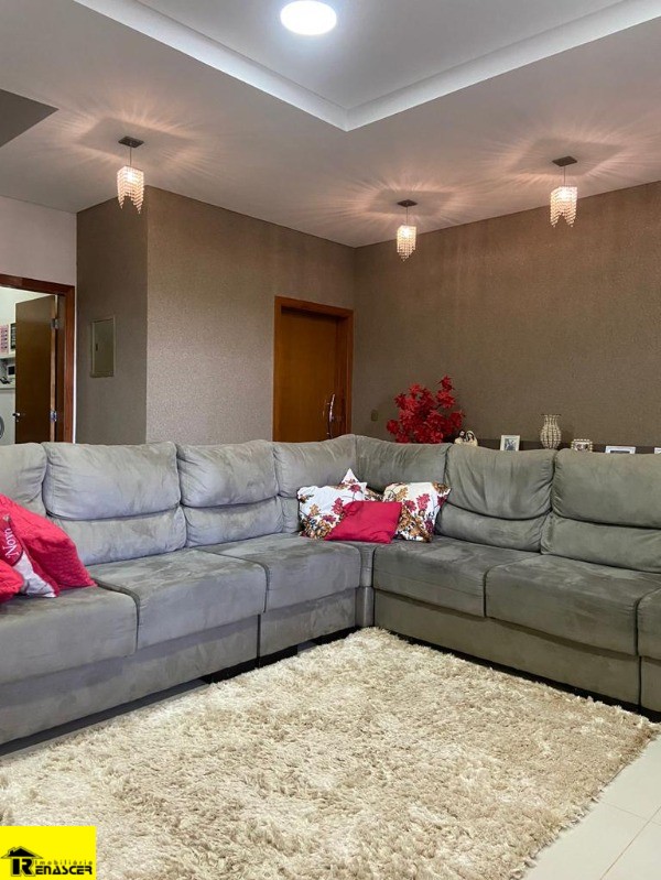 Casa com 4 quartos à venda, 240m² — foto 1 de 17