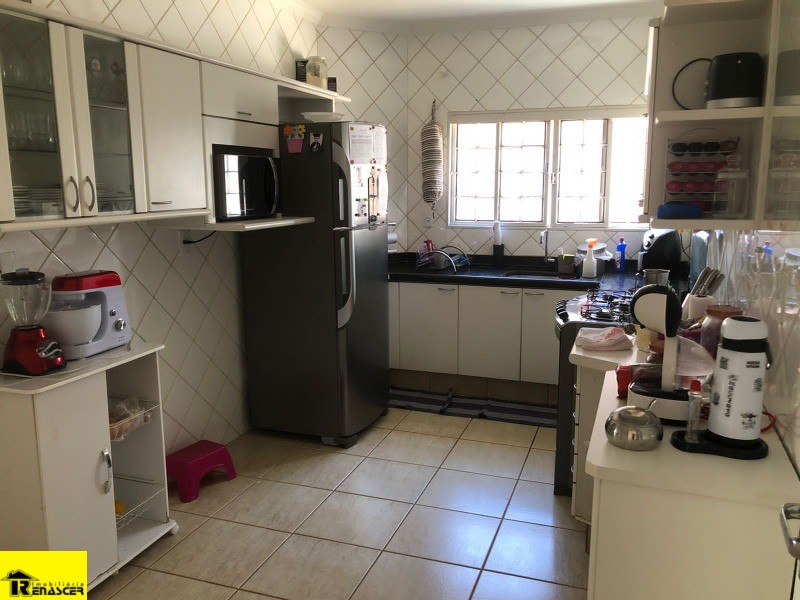 Casa com 3 quartos à venda, 450m² — foto 3 de 14