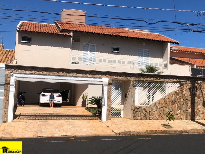 Casa com 3 quartos à venda, 450m² — foto 1 de 14