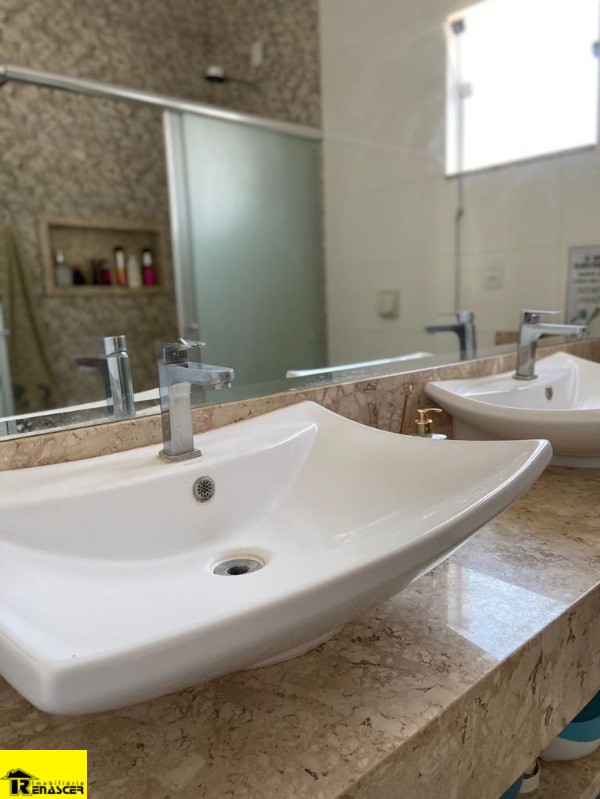 Casa com 4 quartos à venda, 240m² — foto 11 de 17