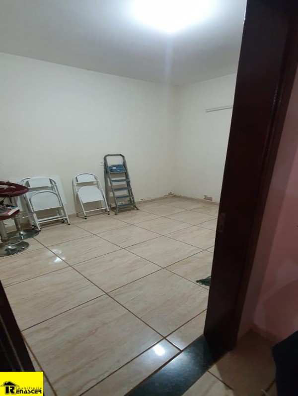 Casa com 2 quartos à venda, 233m² — foto 2 de 19
