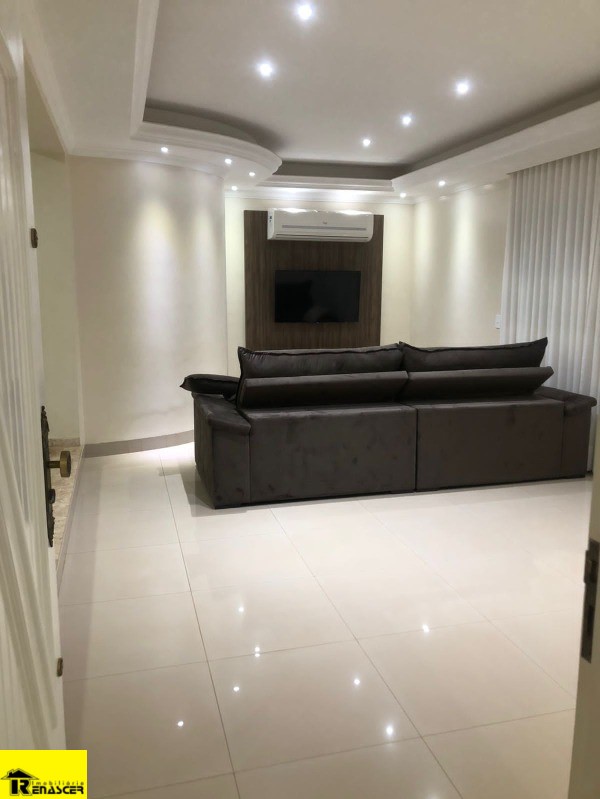 Casa com 3 quartos à venda, 450m² — foto 2 de 14