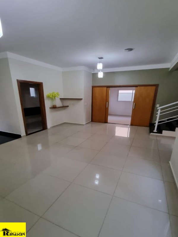 Casa com 3 quartos à venda, 550m² — foto 2 de 28