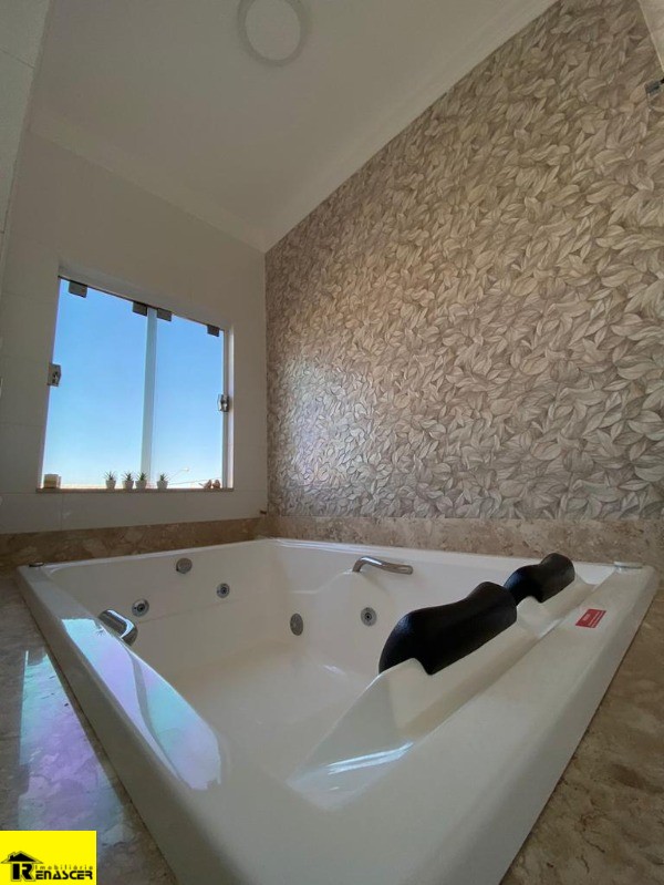 Casa com 4 quartos à venda, 240m² — foto 10 de 17
