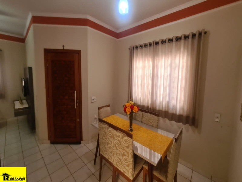 Casa com 3 quartos à venda, 131m² — foto 3 de 16